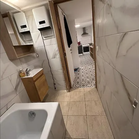2 Bedroom And Kitchen Pensión Mons