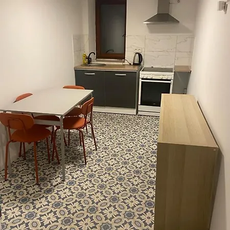 2 Bedroom And Kitchen Pensión
